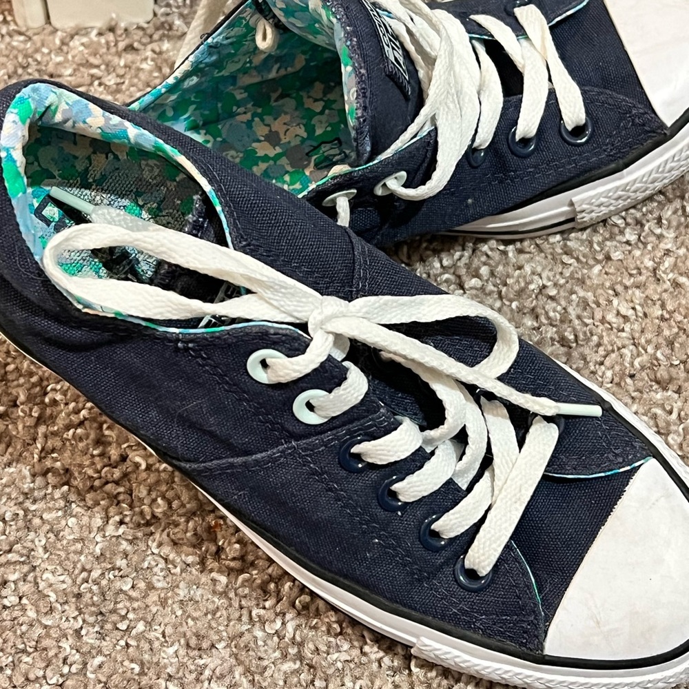 Converse Sneakers All Stars Limited Edition Navy & Blue Floral Lined Worn Once! - Picture 2 of 14
